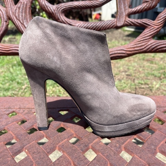 Via Spiga Suede Leather Platform Closed Toe Slip On Heels - Picture 3 of 11